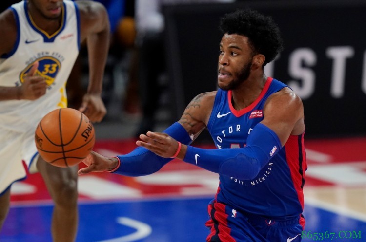 新秀赛季场均命中三分最多:米切尔 6次以上出手命中率最高:贝