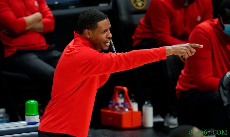 塞拉斯:对方的联防让我们丢了节奏 面对联防我们一度18中2