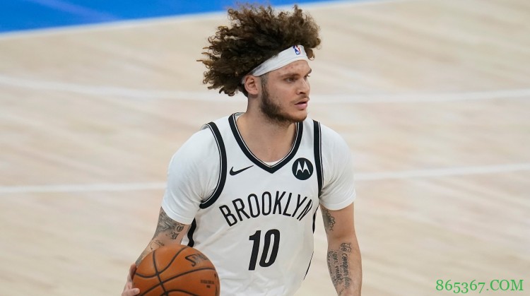 篮网官方:泰勒-约翰逊右膝伤势需一段康复时间 归期未定