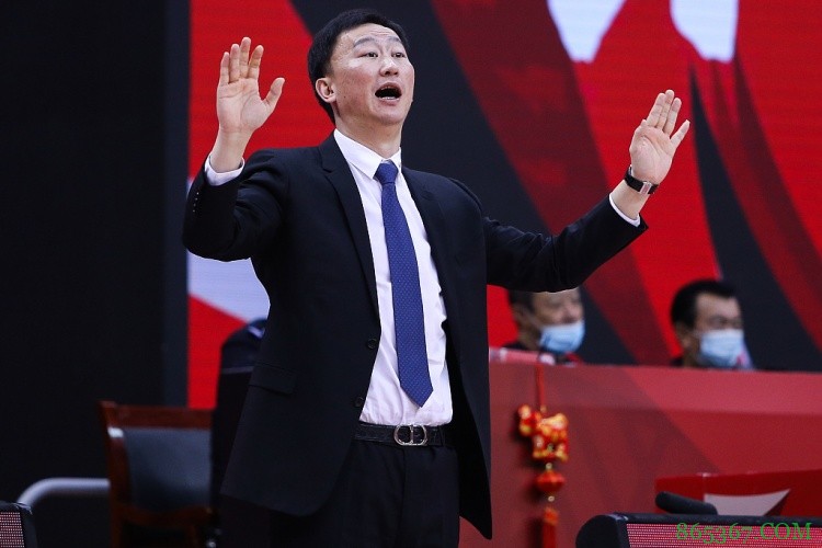 刘维伟:创造球队历史是起点不是终点 获得球迷认可就是成功