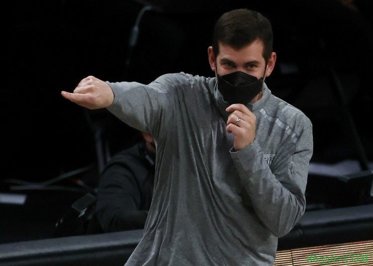 史蒂文斯：富尼耶不会受到之前表现的影响 今晚的转移球非常棒