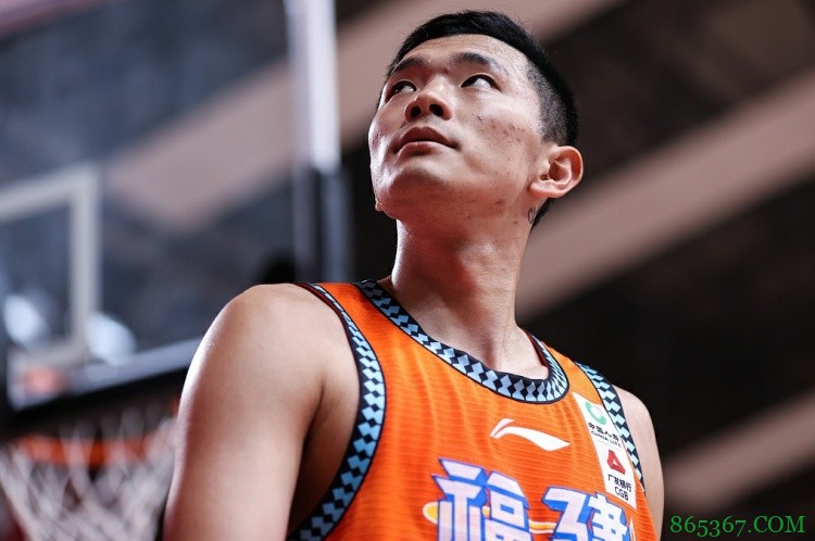 宋翔：陈林坚赛后诊断为崴脚 伤势不严重