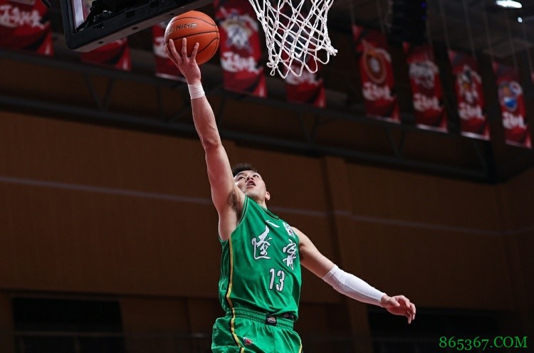 郭艾伦赛季至今出战42场 已经具备MVP候选资格