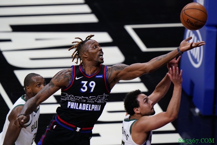 霍华德：已经等不及看到恩比德出现在球场上