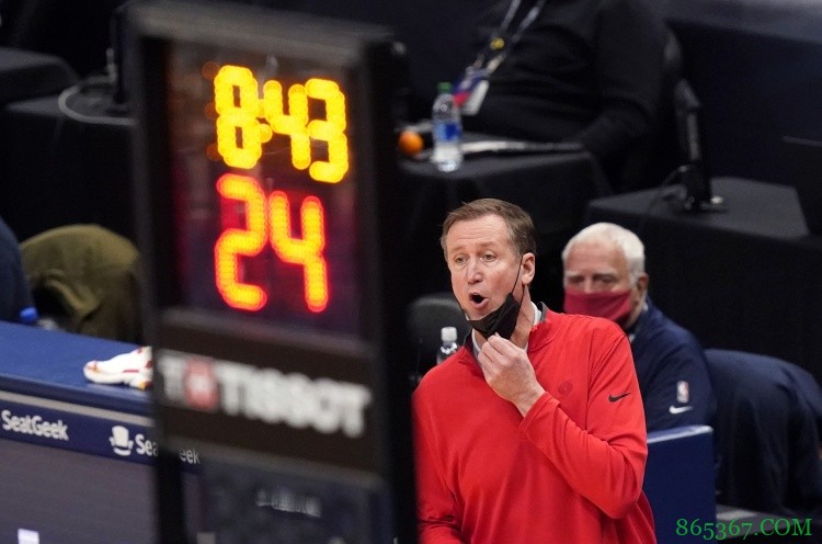 斯托茨：不想用软来形容我们 但我们在进攻端打得没有执行力