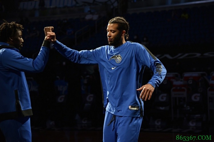 攻防皆给力！魔术2分39秒轰出17-3进攻高潮 大逆转快船