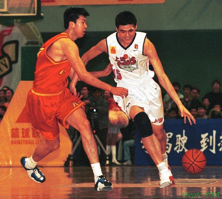 CBA名场面-让郭艾伦缺阵&阿联大韩抓狂的“特穿”特权将成历史？