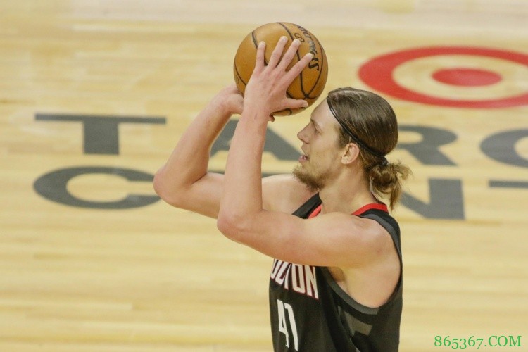 奥利尼克加盟火箭后场均16.9分7.5板 三项命中率59/39/96