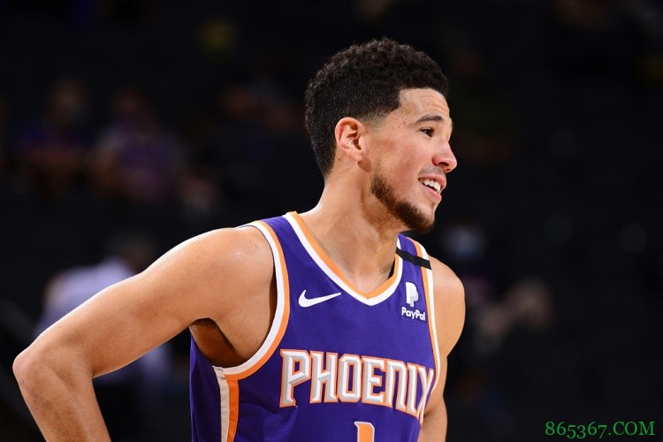 稳定高效！布克三节打卡砍32分5助 出场30分钟0失误