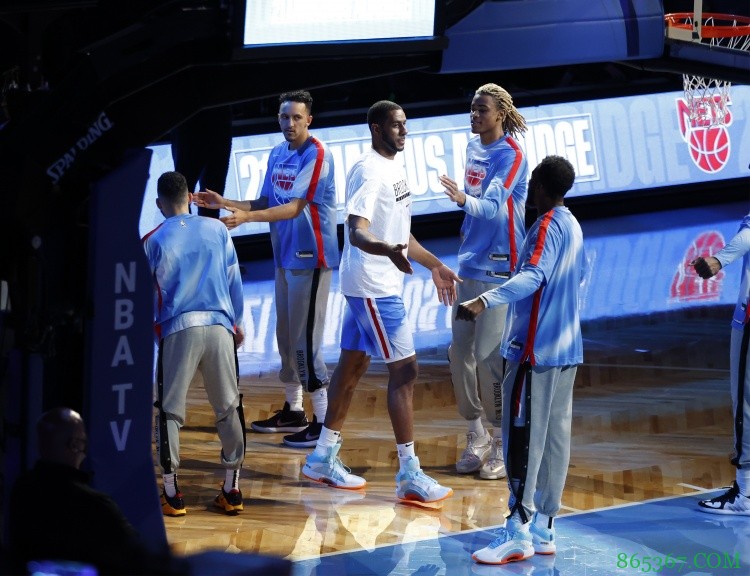 联盟各队阵容空位置现状：篮网1 湖人1 雄鹿1 快船2 勇士2