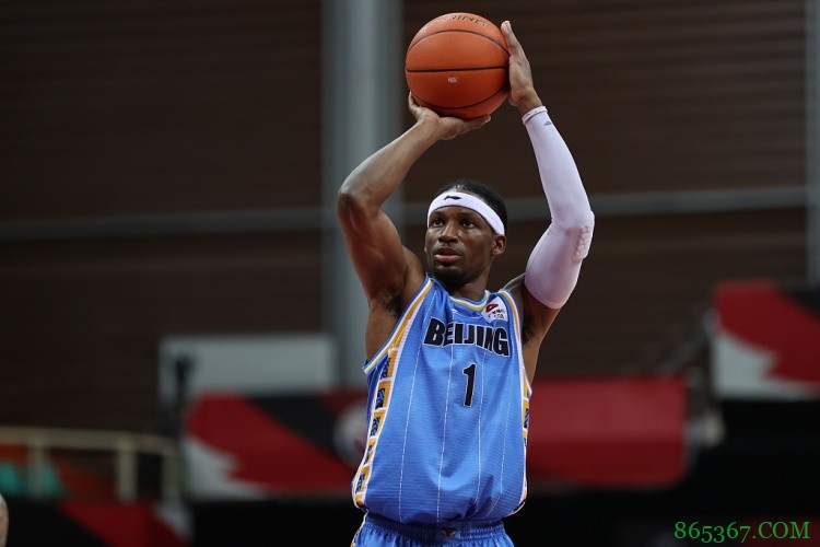 吉布森末节独砍23分率队大逆转 单人末节净胜上海全队8分