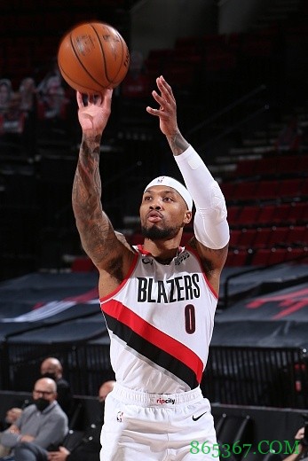 1983记!利拉德超越诺维茨基 升至NBA历史三分榜第11位