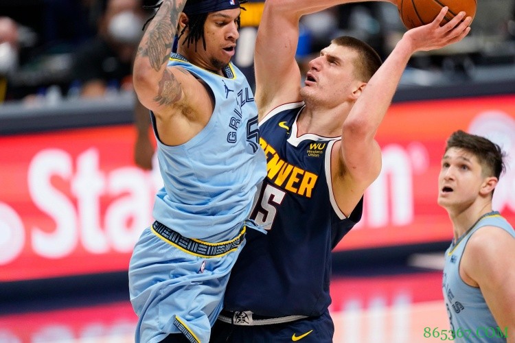 约基奇连续两场合计75+30+15 成近30个赛季以来第二人