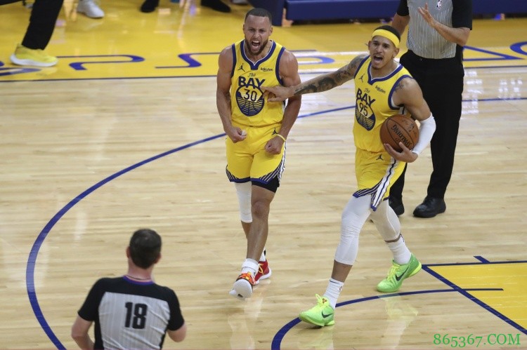 库里追平巴里 成为勇士队史巴里后单月拿下30+次数最多球员