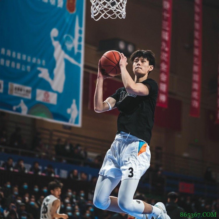 博主:曾凡博非常感恩北京首钢的付出 他从未考虑过离开首钢