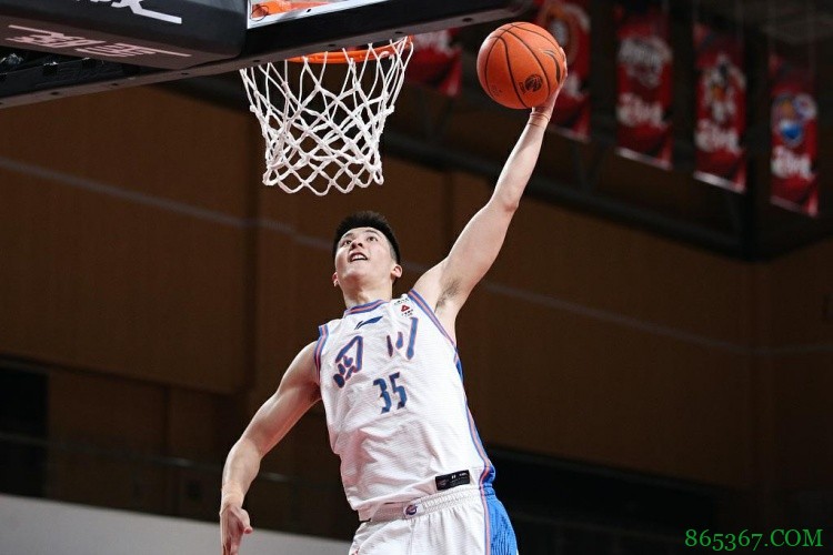 朱松玮:新秀季打及格分 哈达迪阅读和掌控比赛能力仍顶级