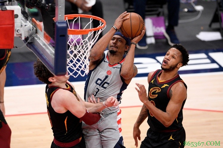 致敬！比尔砍下33分6板 最后时刻拼到抽筋