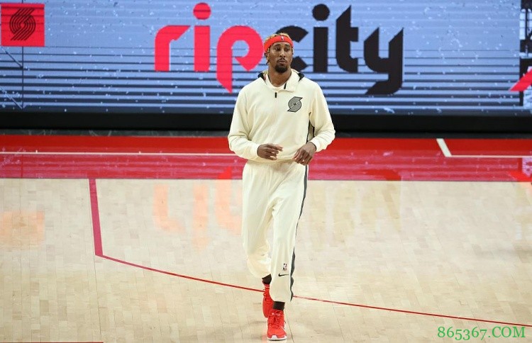 霍利斯-杰弗森单场得到1分1板1助1断1帽 近8年来首人