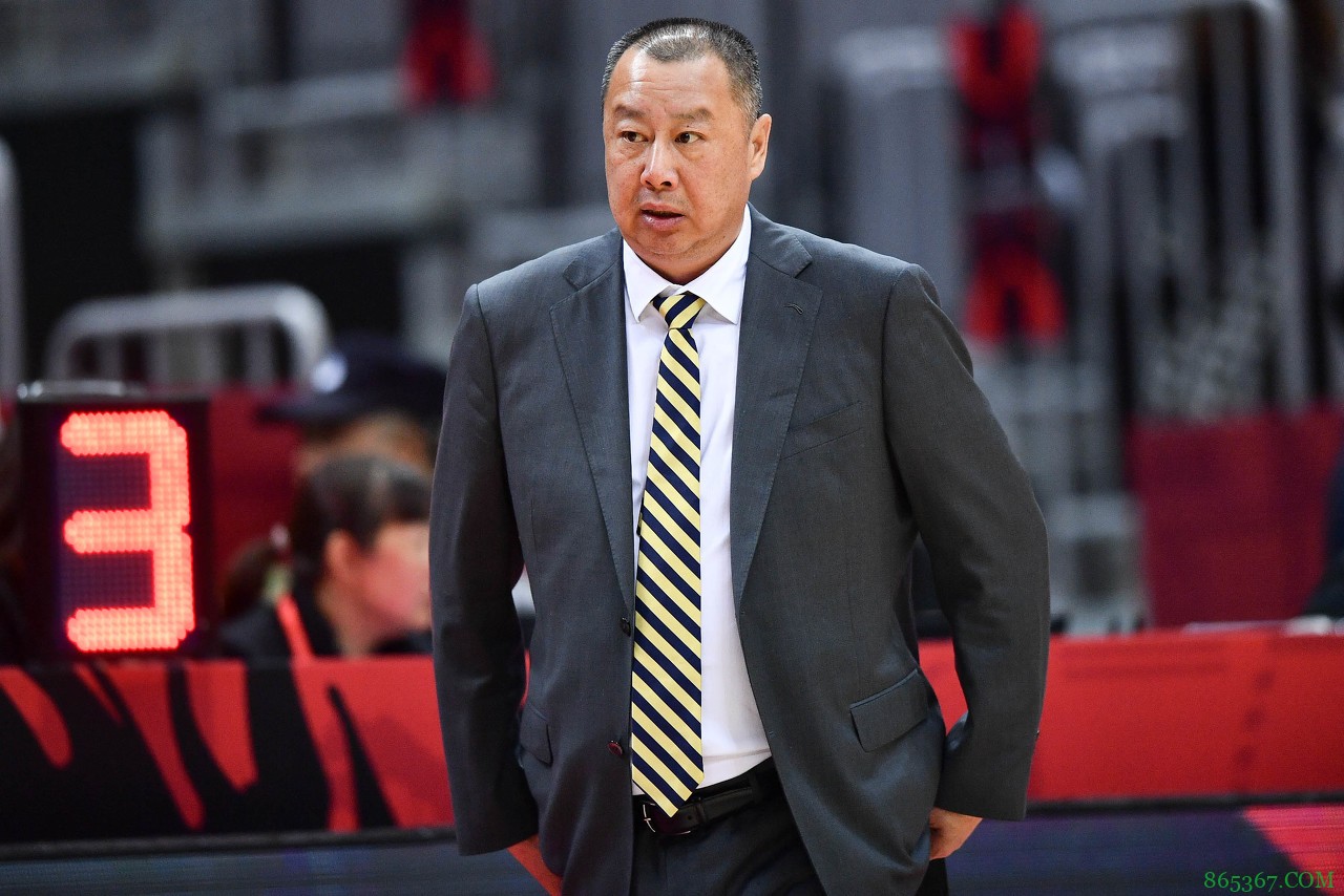 吴庆龙：新疆男篮是一支强队 我们在篮板方面做得不好