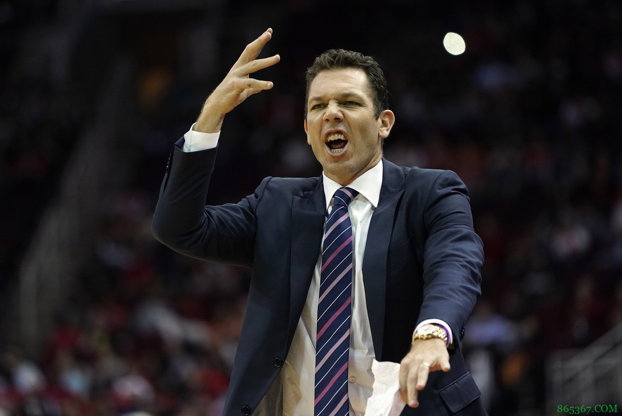 沃顿：米切尔没有比福克斯更猛地冲击篮筐 却比他多了11次罚球