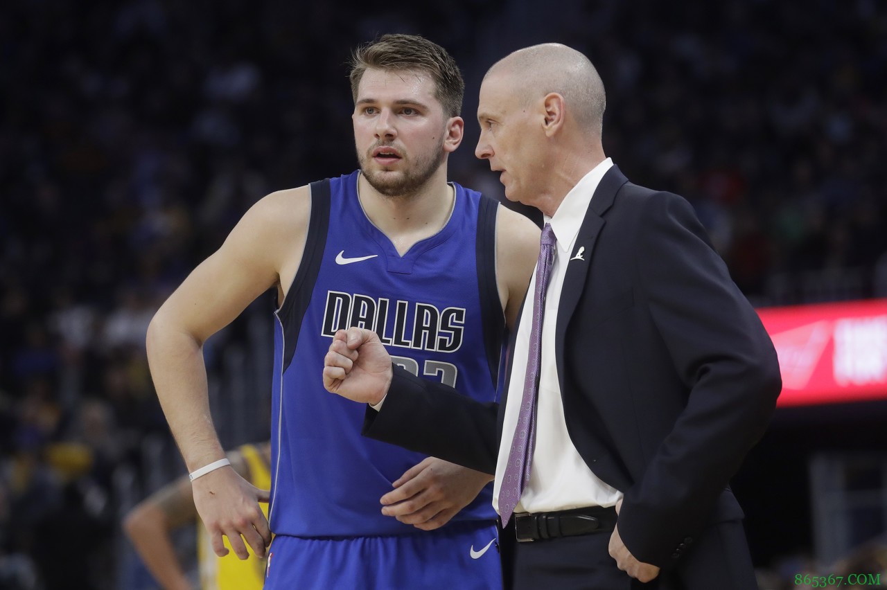 卡莱尔:这是场季后赛水准的比赛 并不很担心077的技犯情况