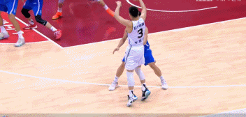 【投票】付豪梦幻脚步勾手被吹走步 他真走步了吗？