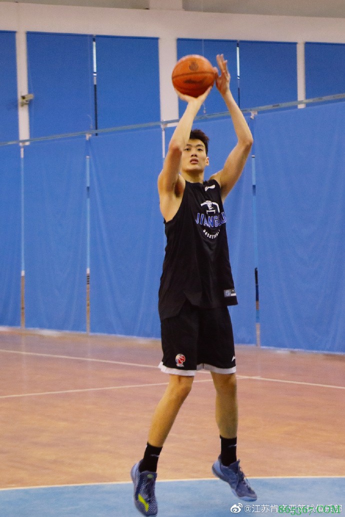 开始备战新赛季!部分江苏男篮队员已回基地进行训练