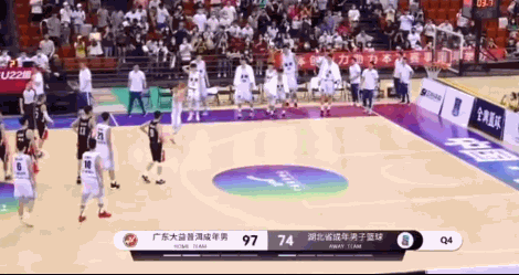 广东拉文？徐杰、汤杰将比赛变成扣篮表演 徐中锋勉扣引全场欢呼