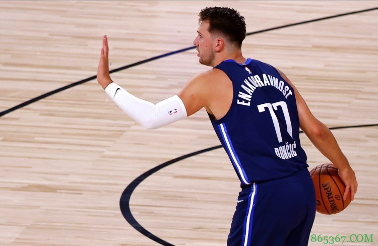 东契奇生涯前9场季后赛共得到300分 历史上仅次于乔丹和贾巴尔