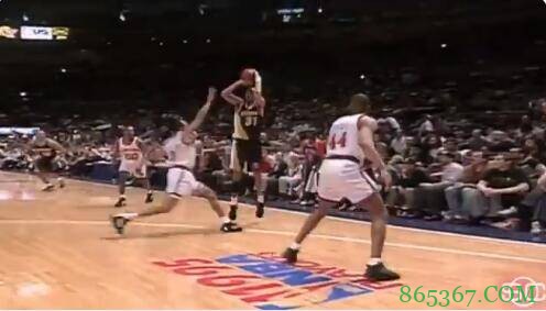 历史的今天：雷吉-米勒8.9秒8分 上演著名的米勒时刻