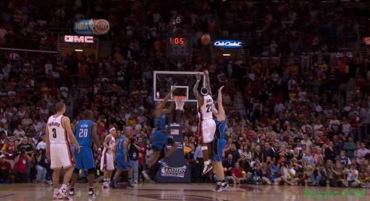 12年前的今天:詹姆斯东决G2三分压哨绝杀魔术