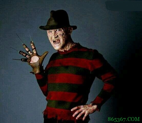 杀人狂上线！詹姆斯晒自己新纹身：恐怖片三巨头??