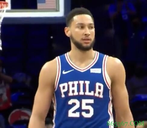 统治攻防!西蒙斯摁帽后助攻恩比德2+1 随后大幅变向双手炸扣