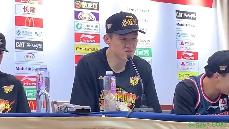 周鹏:做到了对阿联的承诺 他现在康复很好 明年我们可以一起争冠