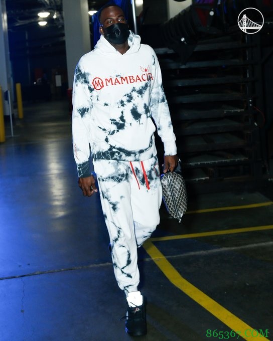 勇士赛前统一穿上曼巴学院训练服缅怀Gigi 瓦妮莎表达感谢