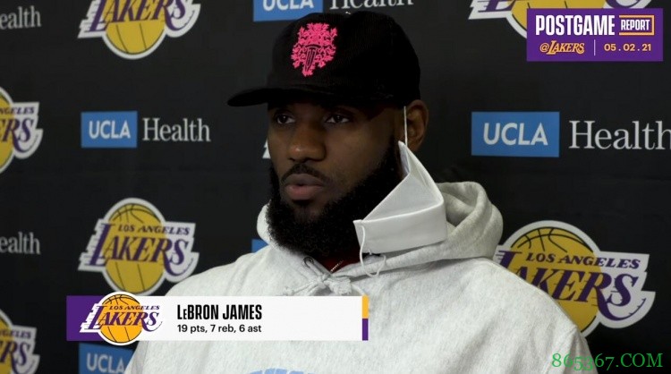 詹姆斯谈伤势：过去两场中场休息时脚踝有点酸痛、发紧