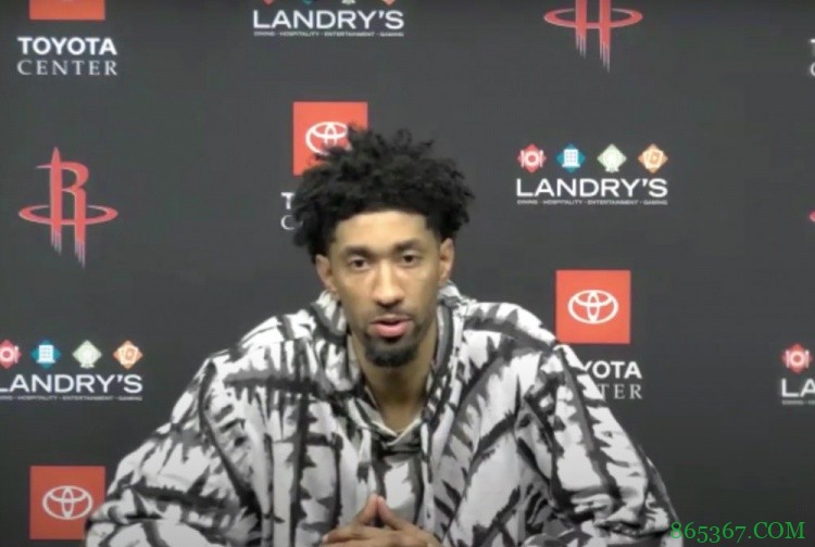 伍德:竞争精神让我带伤出战 但我整场比赛都带着疼痛感