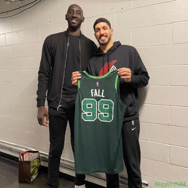 球衣贩子？坎特晒出自己得到的5件前凯尔特人队友的球衣