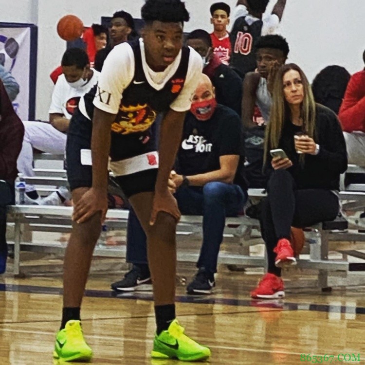 ?水平如何?詹姆斯小儿子布莱斯征战AAU锦标赛