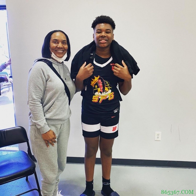 ?水平如何?詹姆斯小儿子布莱斯征战AAU锦标赛