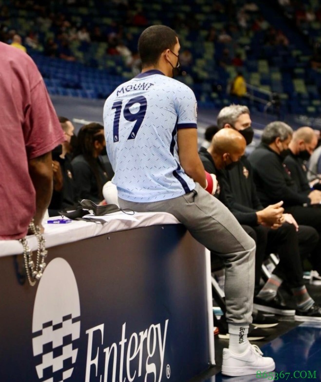 鹈鹕官推:祝贺哈特好友芒特的切尔西闯入欧冠决赛