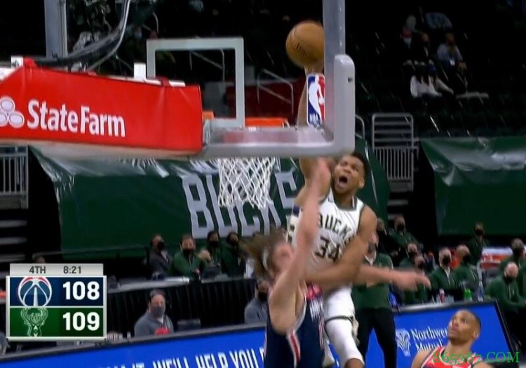 这天赋!字母哥垫步起跳力压小洛空中静止蛮力放进