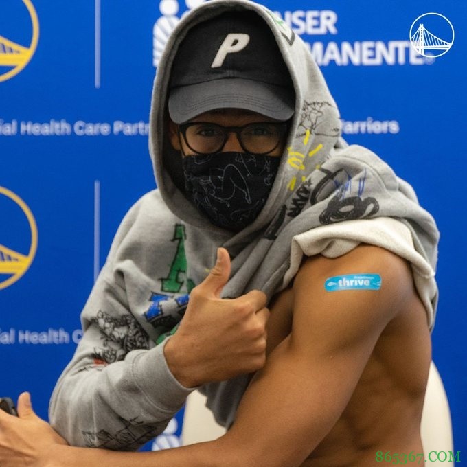 勇士官推晒克莱&普尔接种疫苗认证照：疫苗能保护你和你爱的人