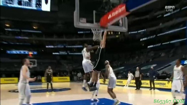 欧芬连线！欧文吸引夹击分球 格里芬大鹏展翅单手劈扣