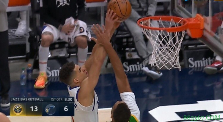 小迈克尔-波特迎扣戈贝尔 双手肆虐篮筐