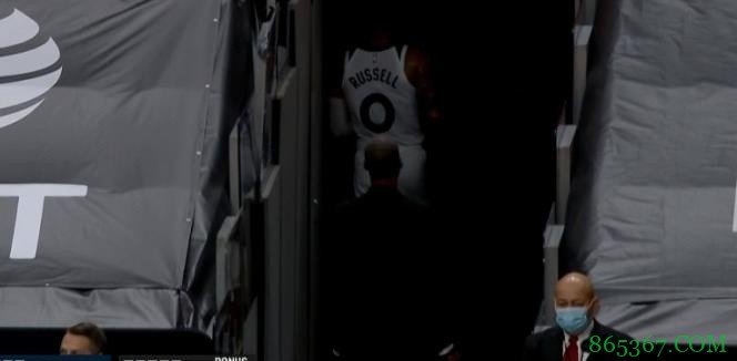 拉塞尔接连吃到技犯遭遇驱逐 森林狼单节领4个T