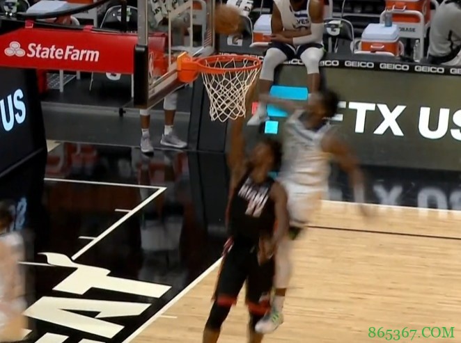 这就是天赋？巴特勒抢断快攻上篮 爱德华兹全场奔袭杀出钉板大帽