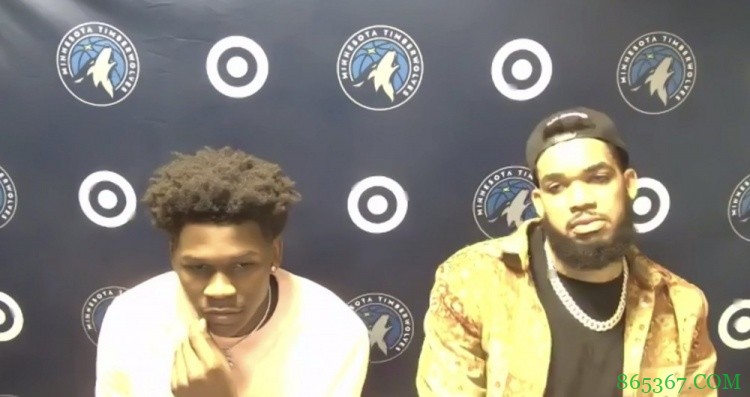 爱德华兹介入记者提问帮唐斯讲话:正常交流互相说点垃圾话而已