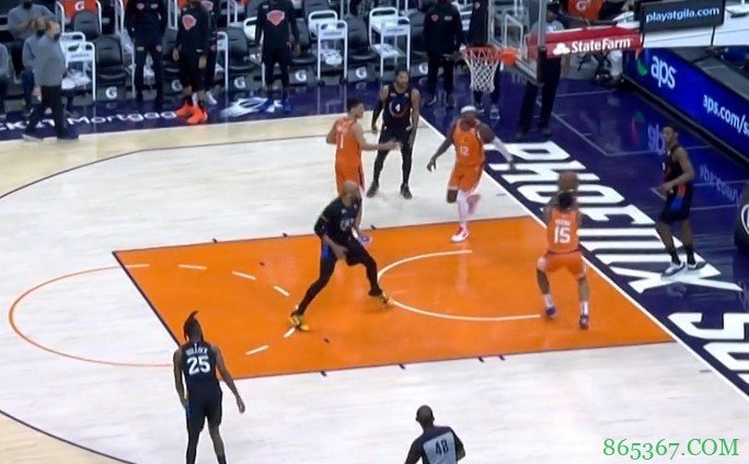 太随意！巴雷特开球遭抢断压哨上篮 太阳0.8秒轰4分反超比分