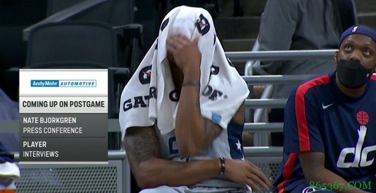 难受！比尔最后时刻难以坚持 场边头盖毛巾掩面神伤